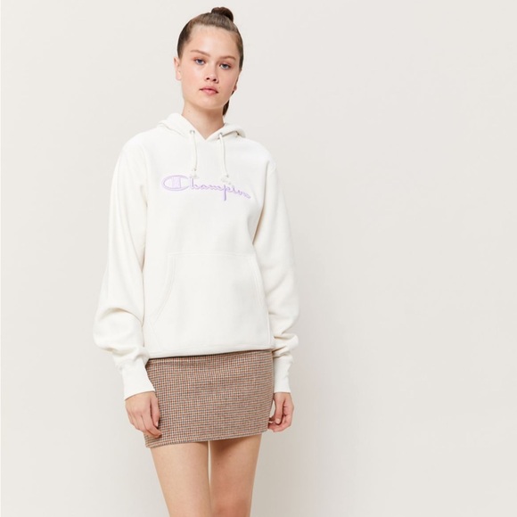 UO Exclusive Champion Reverse Weave Boyfriend Hoodie in Cream/Purple - Picture 4 of 5